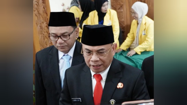 Bupati Pati Sudewo yang viral karena naikkan PBB 250 persen. [Instagram]